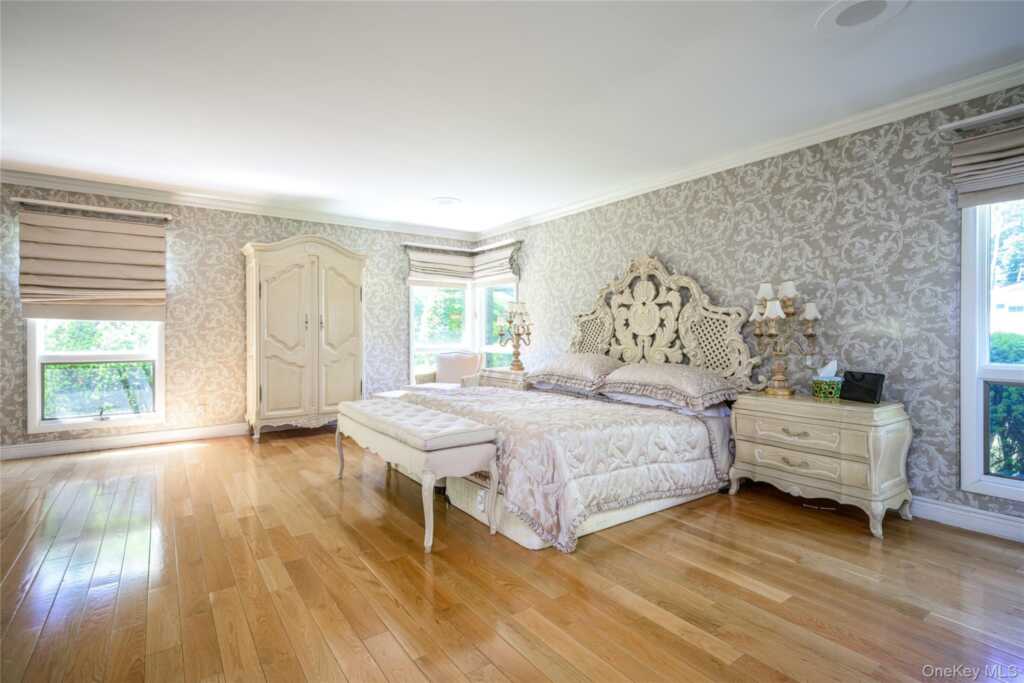 12 Lark Avenue, White Plains, NY 10607 - Photo 17 of 32