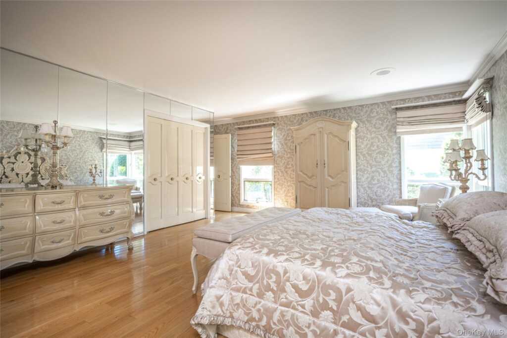 12 Lark Avenue, White Plains, NY 10607 - Photo 18 of 32