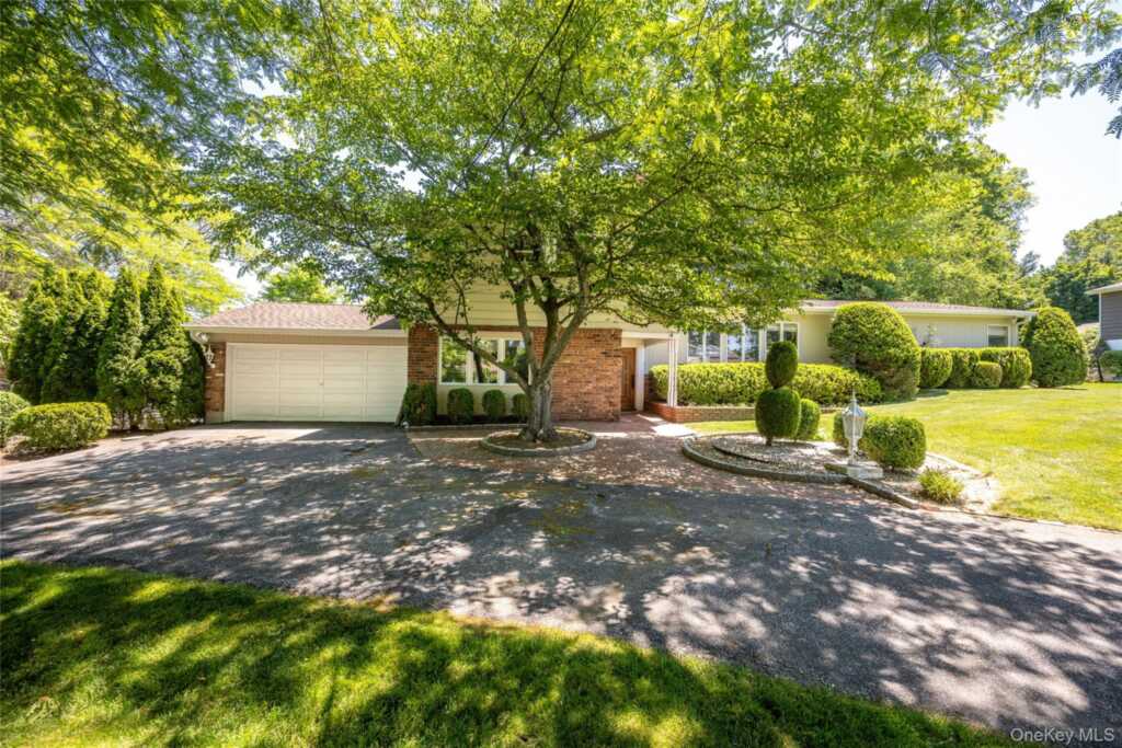 12 Lark Avenue, White Plains, NY 10607 - Photo 2 of 32