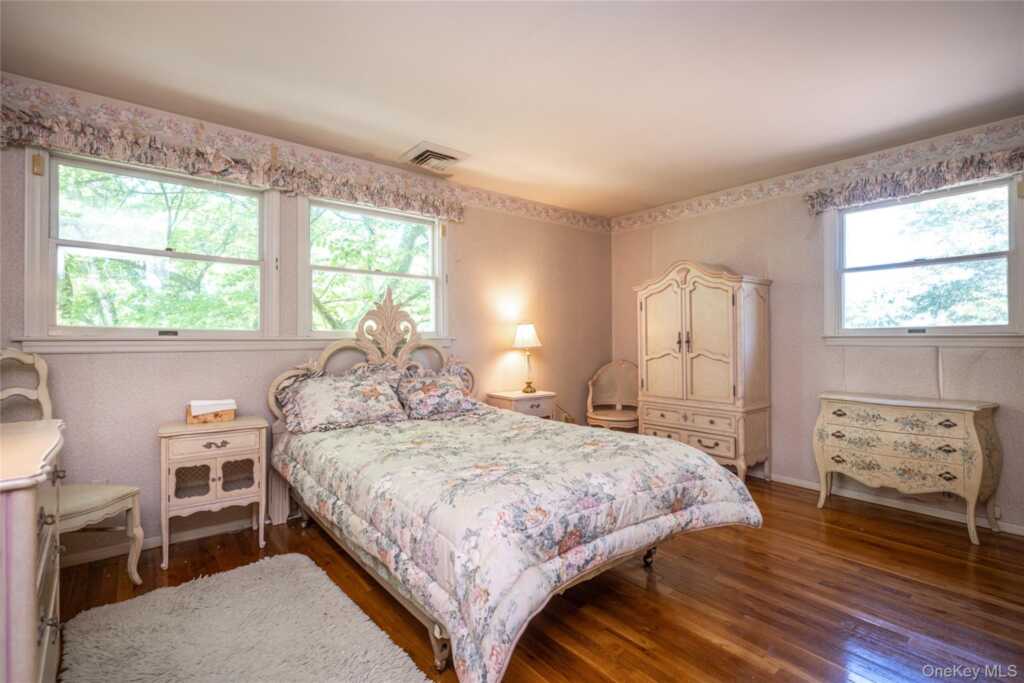 12 Lark Avenue, White Plains, NY 10607 - Photo 20 of 32