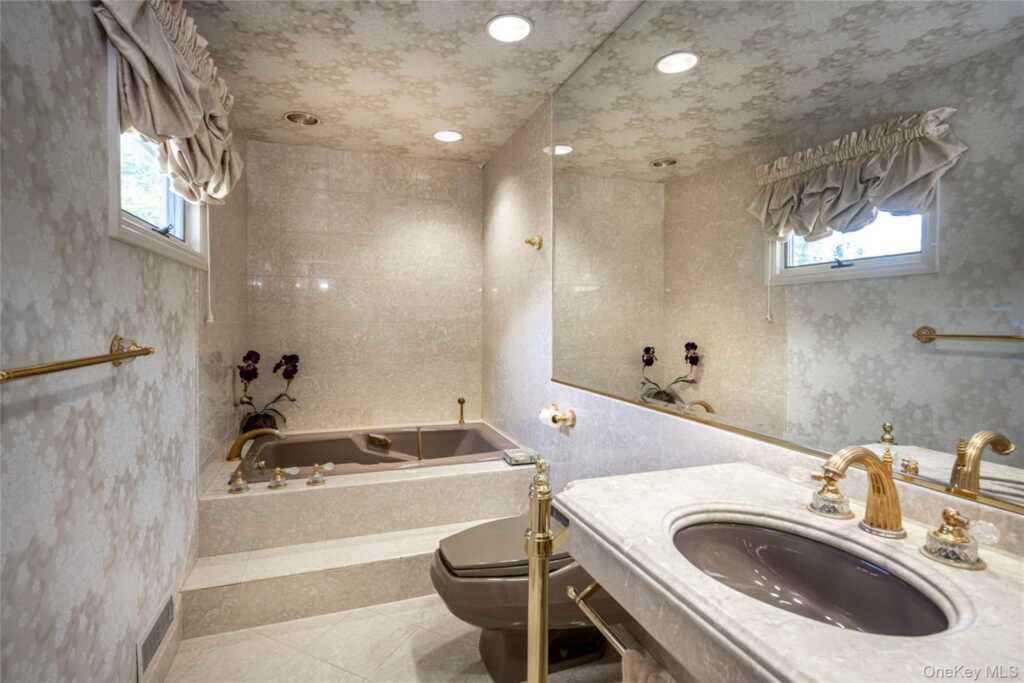 12 Lark Avenue, White Plains, NY 10607 - Photo 24 of 32