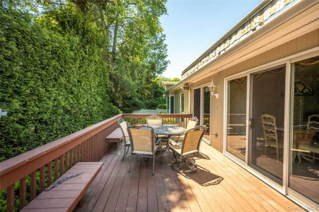 12 Lark Avenue, White Plains, NY 10607 - Photo 25 of 32