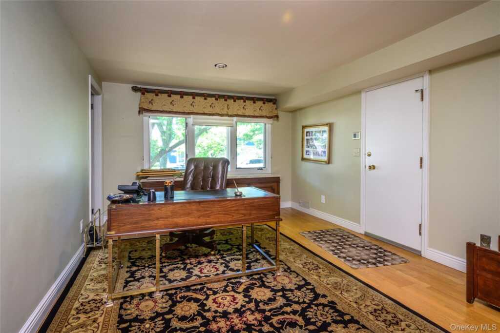 12 Lark Avenue, White Plains, NY 10607 - Photo 7 of 32