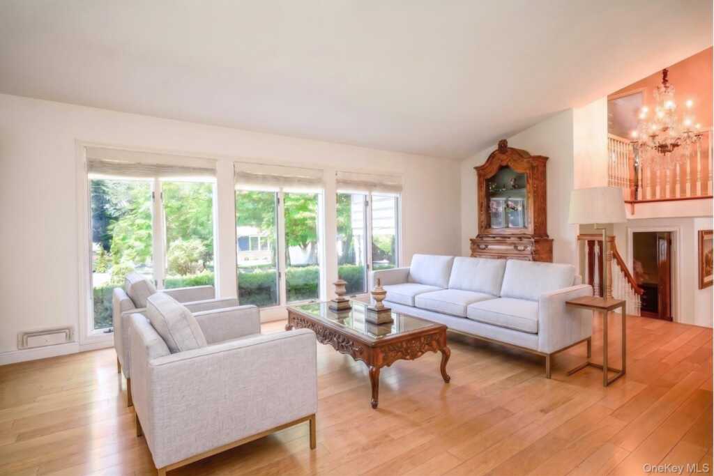 12 Lark Avenue, White Plains, NY 10607 - Photo 8 of 32