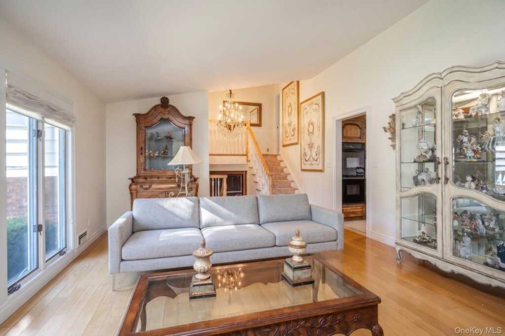 12 Lark Avenue, White Plains, NY 10607 - Photo 9 of 32