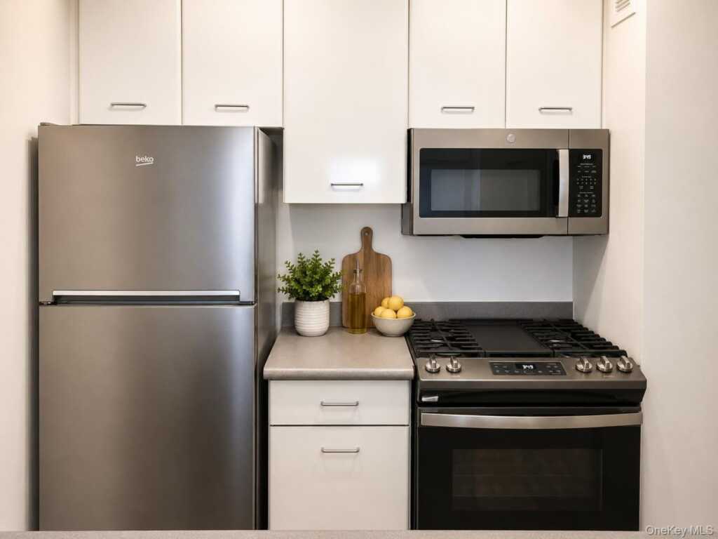 4 Martine Avenue, Unit #1212, White Plains, NY 10606 - Photo 11 of 19