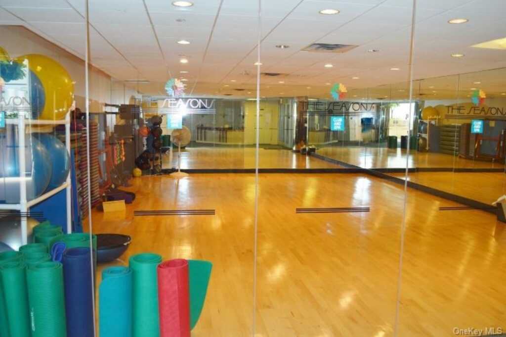 4 Martine Avenue, Unit #1212, White Plains, NY 10606 - Photo 17 of 19