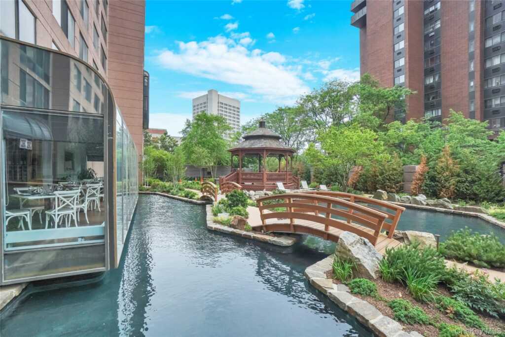 4 Martine Avenue, Unit #1212, White Plains, NY 10606 - Photo 3 of 19