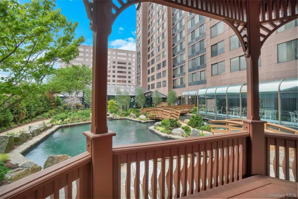 4 Martine Avenue, Unit #1212, White Plains, NY 10606 - Photo 5 of 19