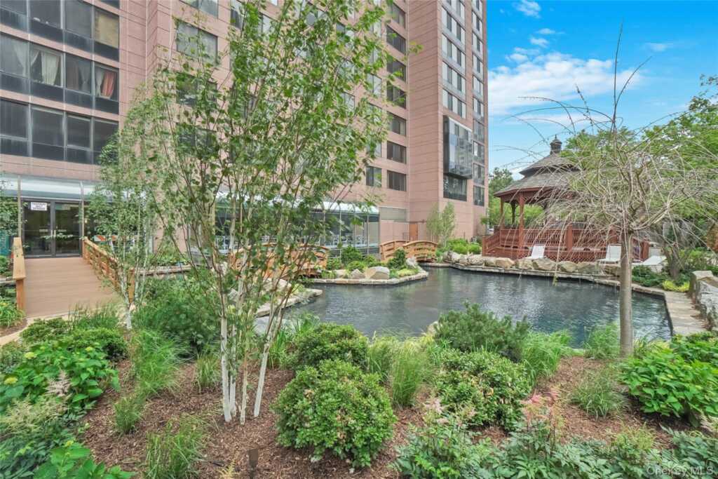 4 Martine Avenue, Unit #1212, White Plains, NY 10606 - Photo 6 of 19