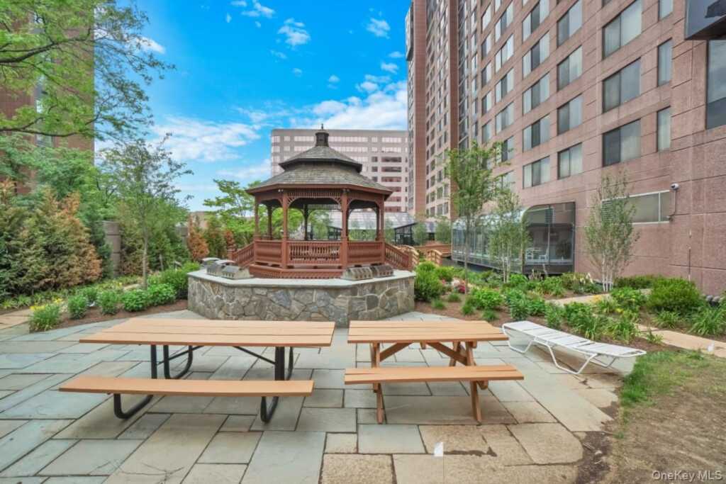 4 Martine Avenue, Unit #1212, White Plains, NY 10606 - Photo 7 of 19