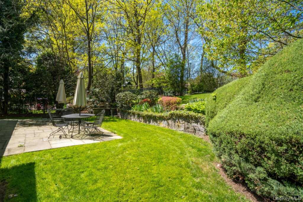24 Sheldrake Place, New Rochelle, NY 10804 - Photo 19 of 26