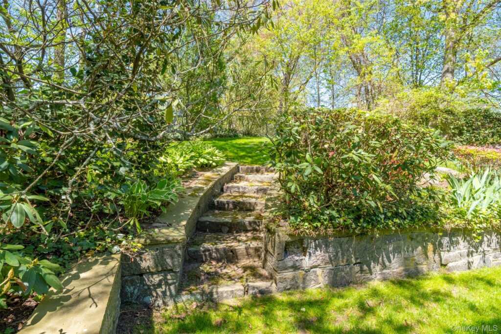 24 Sheldrake Place, New Rochelle, NY 10804 - Photo 20 of 26