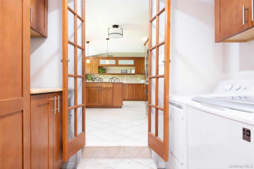24 Sheldrake Place, New Rochelle, NY 10804 - Photo 9 of 26