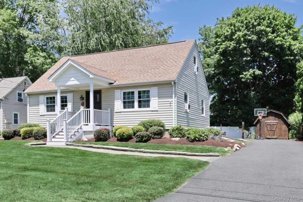 25 Amory Avenue, Pearl River, NY 10965 - Photo 2 of 33