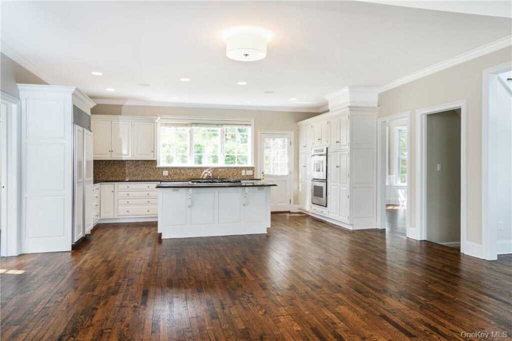 66 Apawamis Avenue, Rye, NY 10580 - Photo 8 of 28