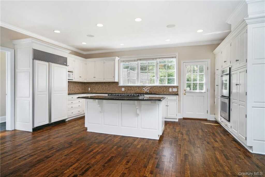 66 Apawamis Avenue, Rye, NY 10580 - Photo 9 of 28