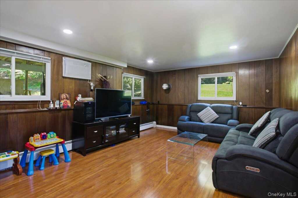 4 Medford Place, Nanuet, NY 10954 - Photo 19 of 28