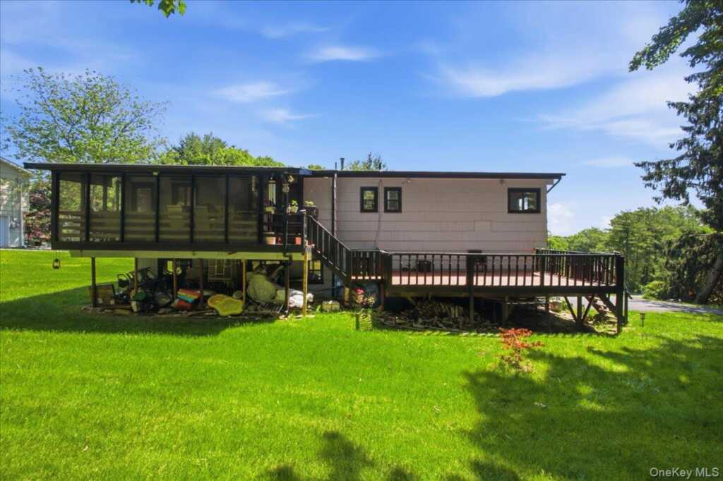 4 Medford Place, Nanuet, NY 10954 - Photo 24 of 28