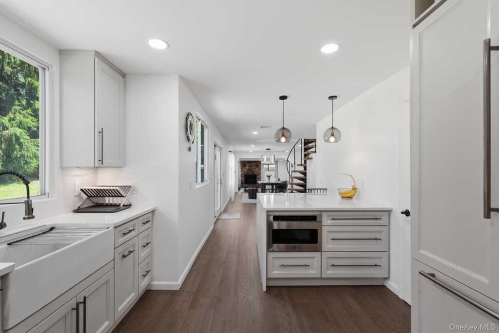 2 Bell Place, Rye, NY 10573 - Photo 12 of 43