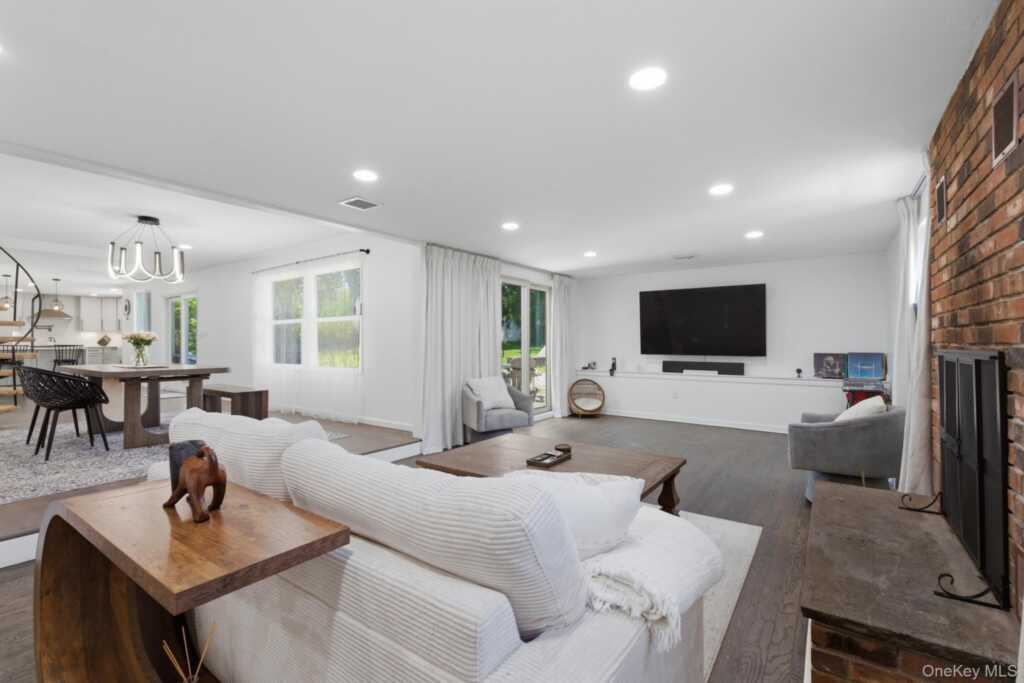 2 Bell Place, Rye, NY 10573 - Photo 2 of 43