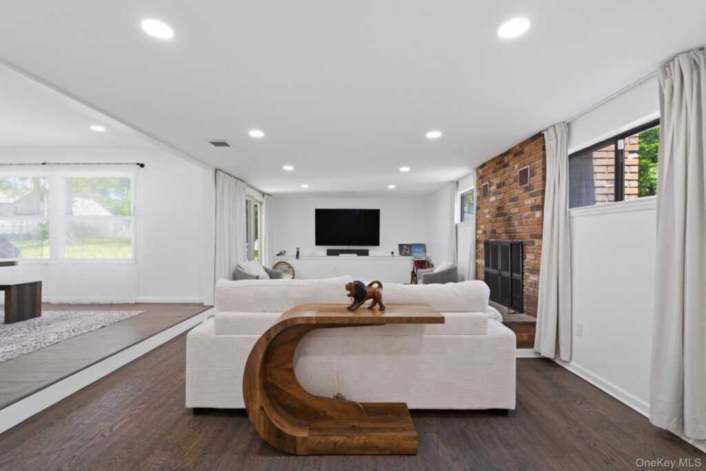 2 Bell Place, Rye, NY 10573 - Photo 3 of 43