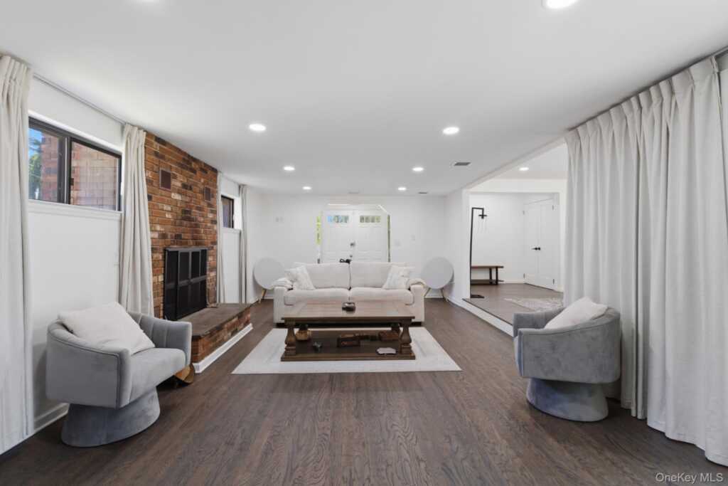 2 Bell Place, Rye, NY 10573 - Photo 4 of 43