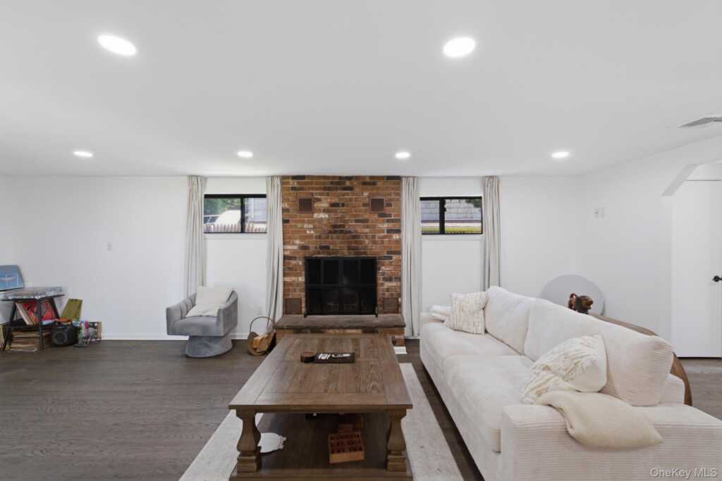 2 Bell Place, Rye, NY 10573 - Photo 5 of 43