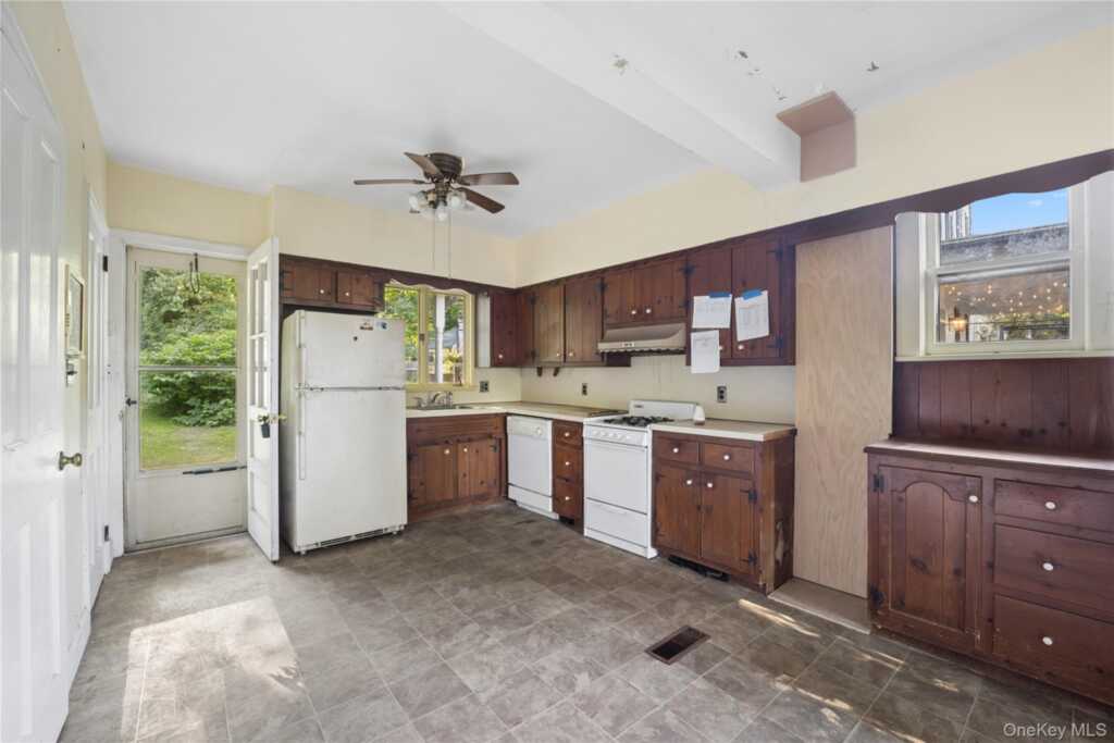 25 River Road, Nyack, NY 10960 - Photo 7 of 40