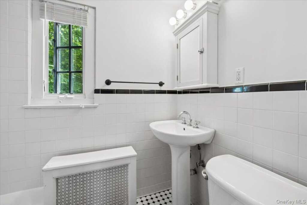 105 Longview Avenue, White Plains, NY 10605 - Photo 15 of 30
