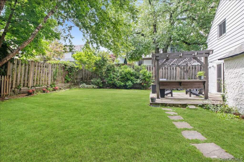 105 Longview Avenue, White Plains, NY 10605 - Photo 24 of 30
