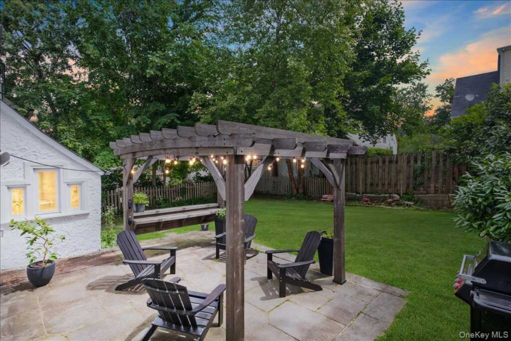 105 Longview Avenue, White Plains, NY 10605 - Photo 25 of 30