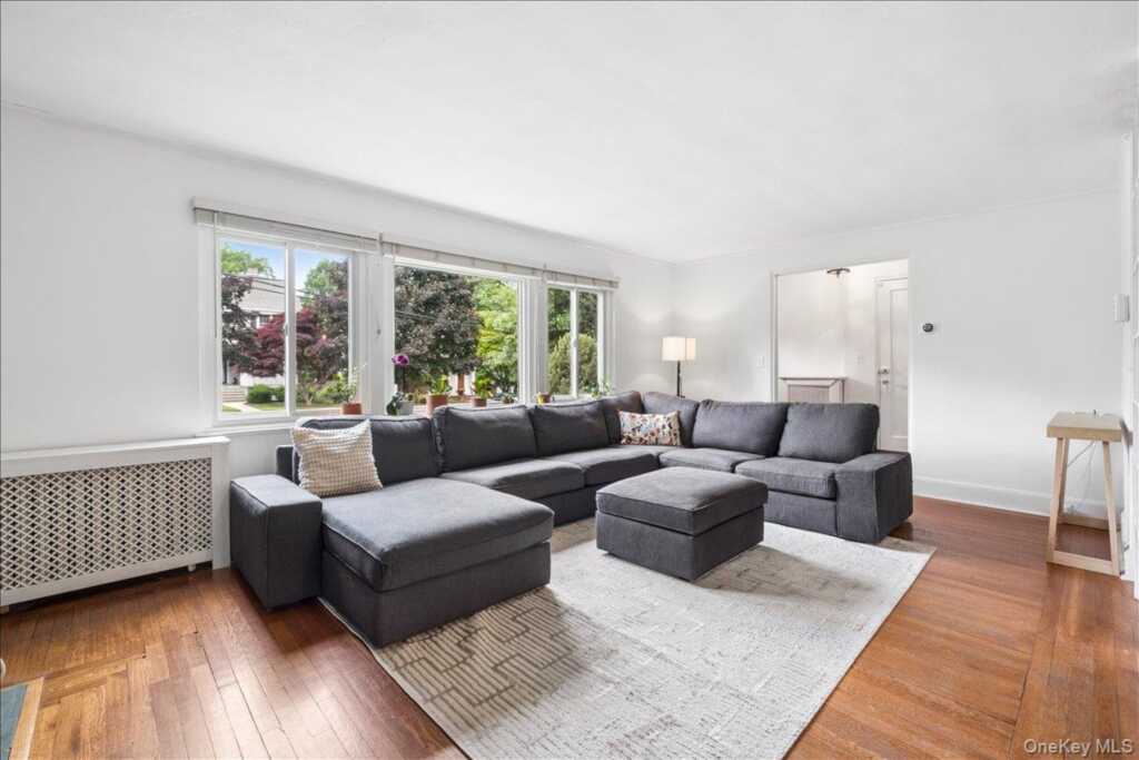 105 Longview Avenue, White Plains, NY 10605 - Photo 4 of 30