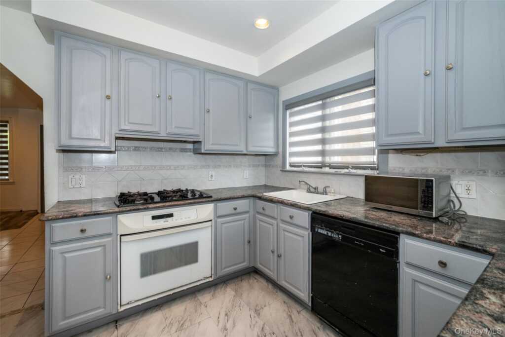 68 Leland Avenue, New Rochelle, NY 10805 - Photo 7 of 47