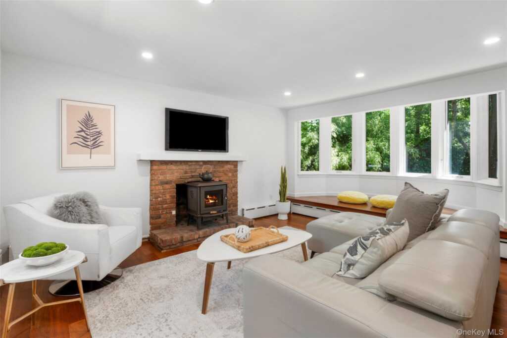125 Saxon Woods Road, White Plains, NY 10605 - Photo 11 of 37