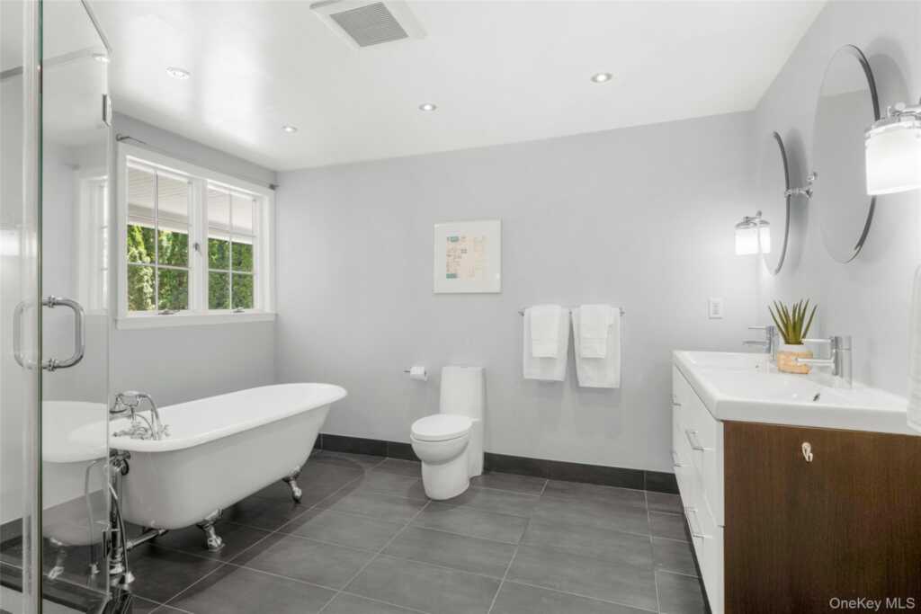 125 Saxon Woods Road, White Plains, NY 10605 - Photo 12 of 37