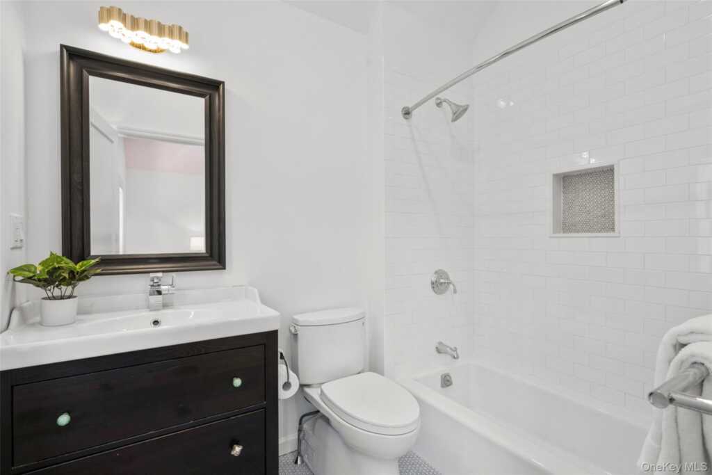 125 Saxon Woods Road, White Plains, NY 10605 - Photo 17 of 37