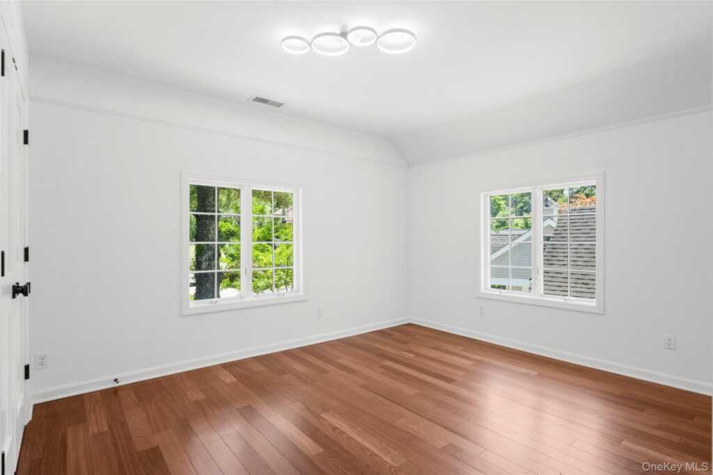 125 Saxon Woods Road, White Plains, NY 10605 - Photo 18 of 37