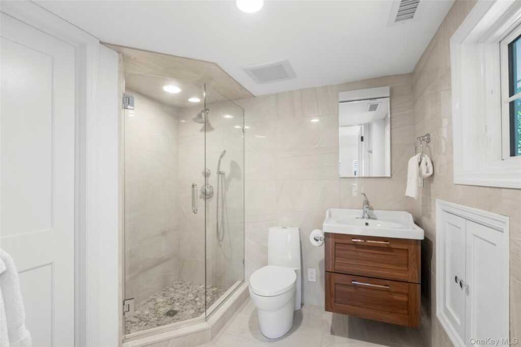 125 Saxon Woods Road, White Plains, NY 10605 - Photo 19 of 37