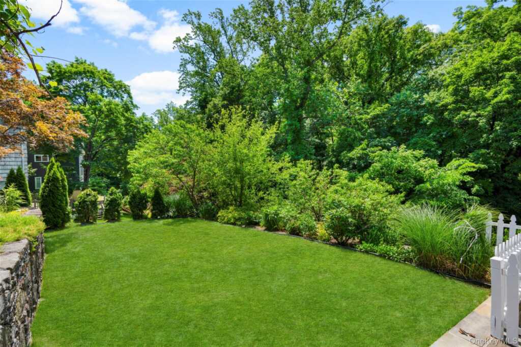 125 Saxon Woods Road, White Plains, NY 10605 - Photo 29 of 37