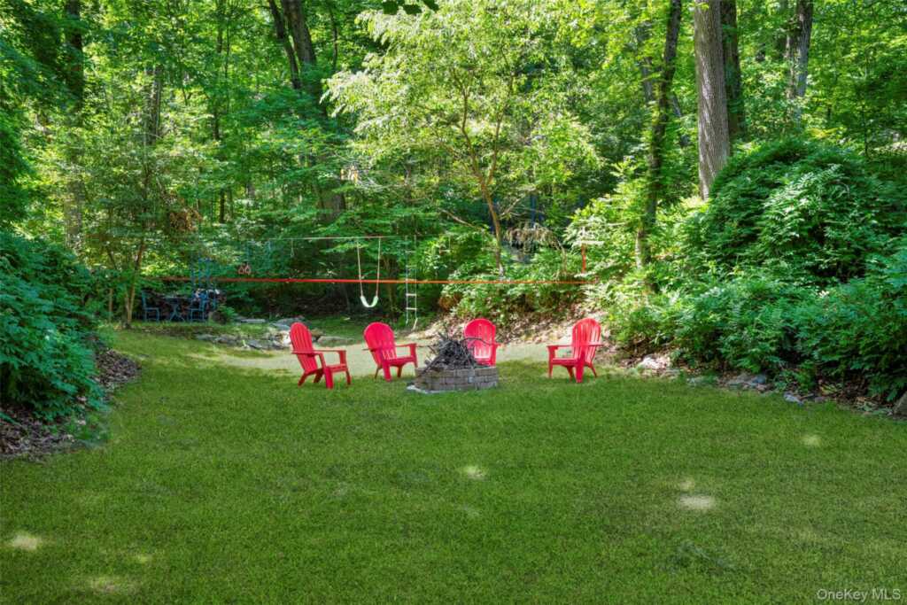 125 Saxon Woods Road, White Plains, NY 10605 - Photo 32 of 37
