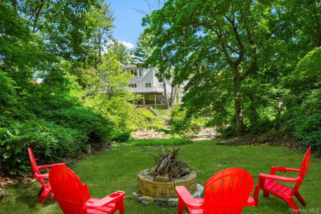 125 Saxon Woods Road, White Plains, NY 10605 - Photo 33 of 37