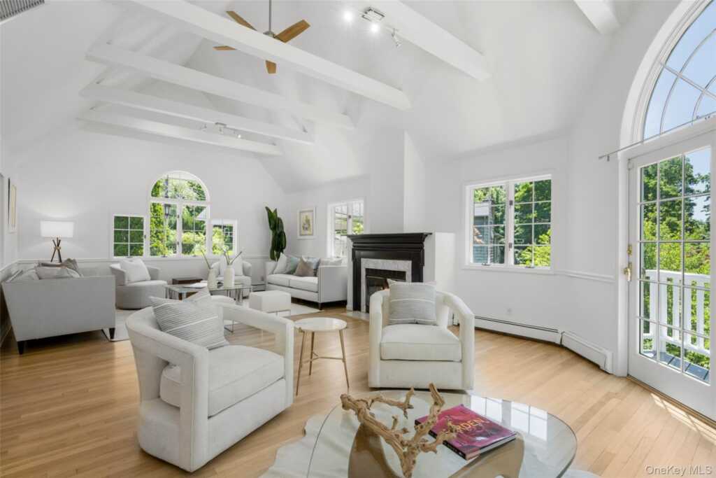 125 Saxon Woods Road, White Plains, NY 10605 - Photo 6 of 37