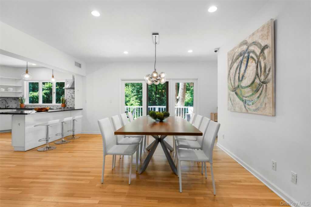 125 Saxon Woods Road, White Plains, NY 10605 - Photo 9 of 37