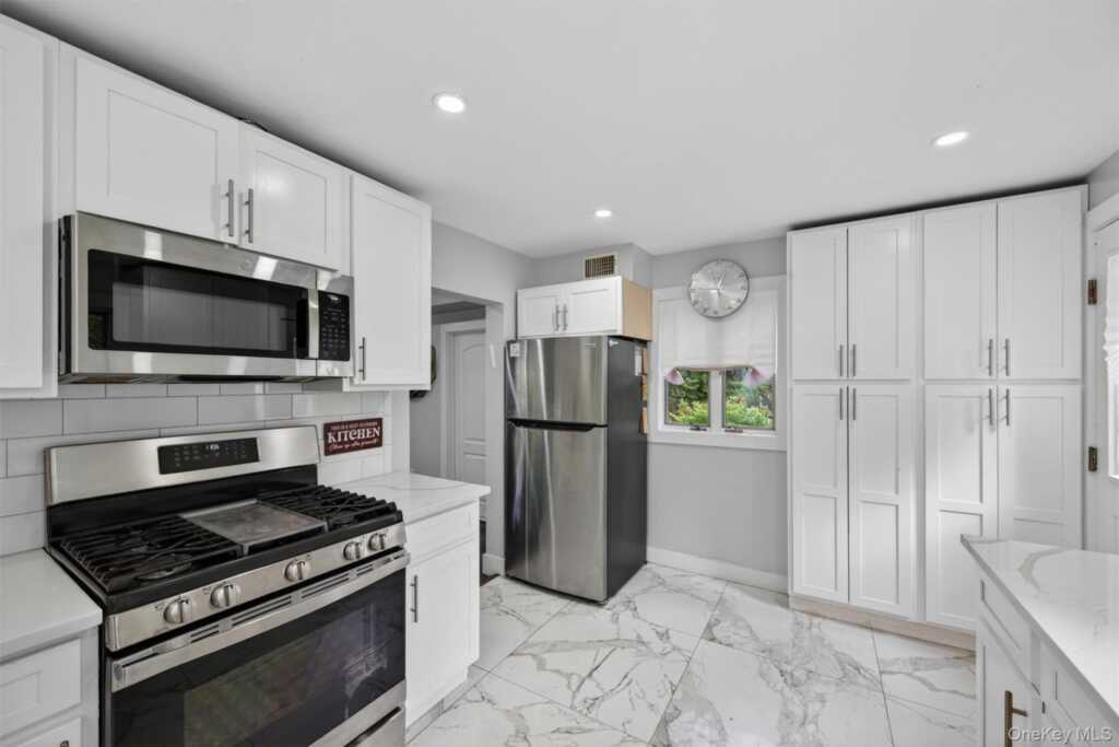 414 Buena Vista Road, New City, NY 10956 - Photo 11 of 39