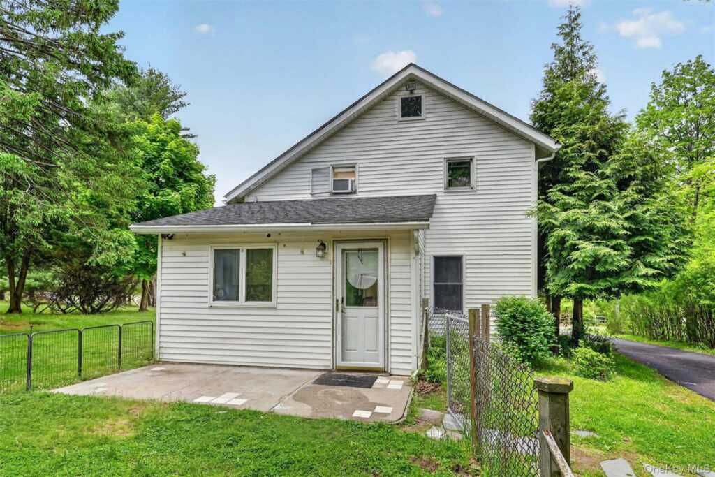 414 Buena Vista Road, New City, NY 10956 - Photo 4 of 39