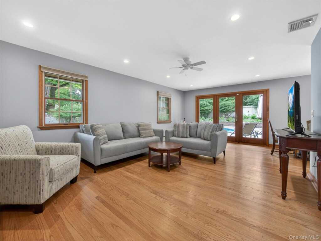 32 Turner Road, Pearl River, NY 10965 - Photo 11 of 29