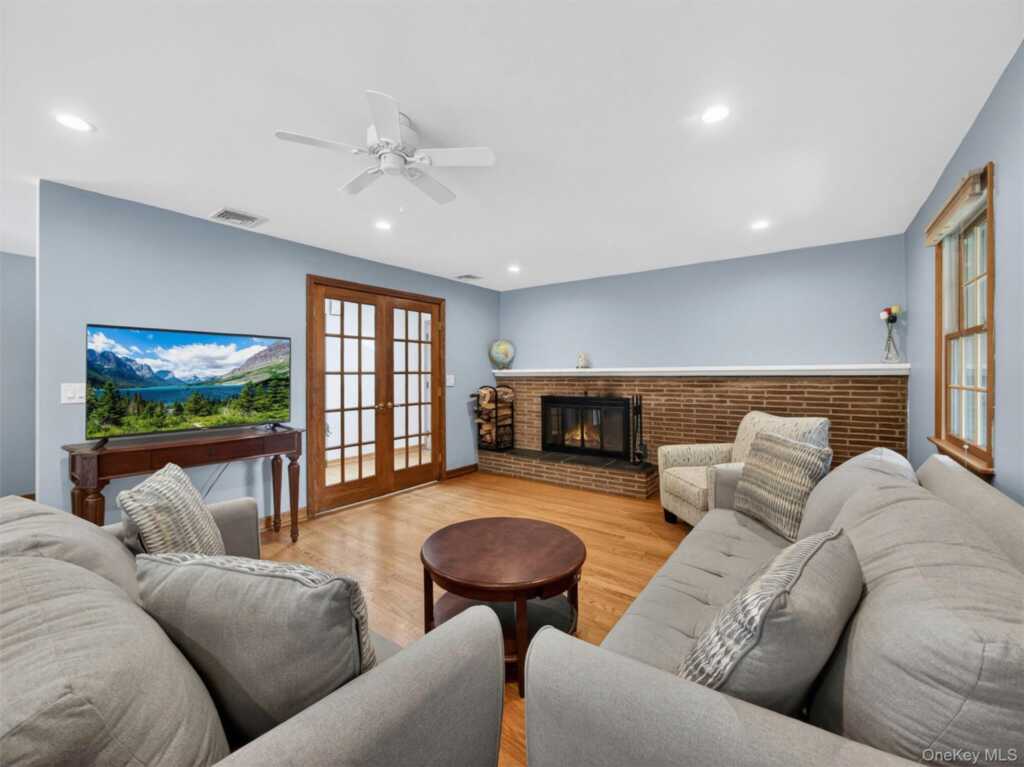 32 Turner Road, Pearl River, NY 10965 - Photo 12 of 29