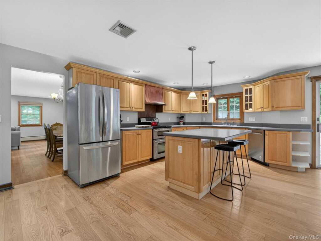 32 Turner Road, Pearl River, NY 10965 - Photo 4 of 29