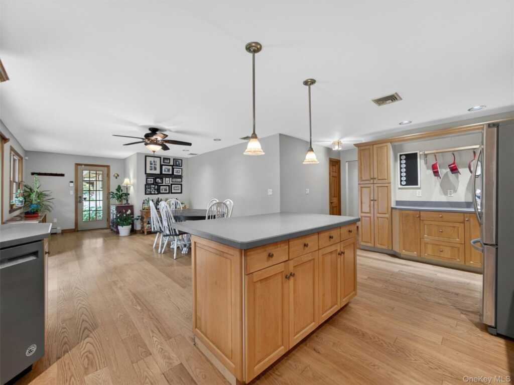 32 Turner Road, Pearl River, NY 10965 - Photo 6 of 29